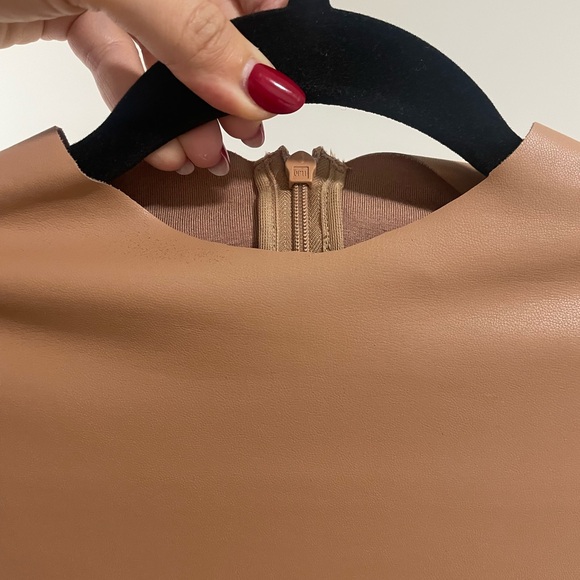 SKIMS Brand New FAUX LEATHER MOCK NECK BODYSUIT | SIENNA Size: Medium - Picture 4 of 5